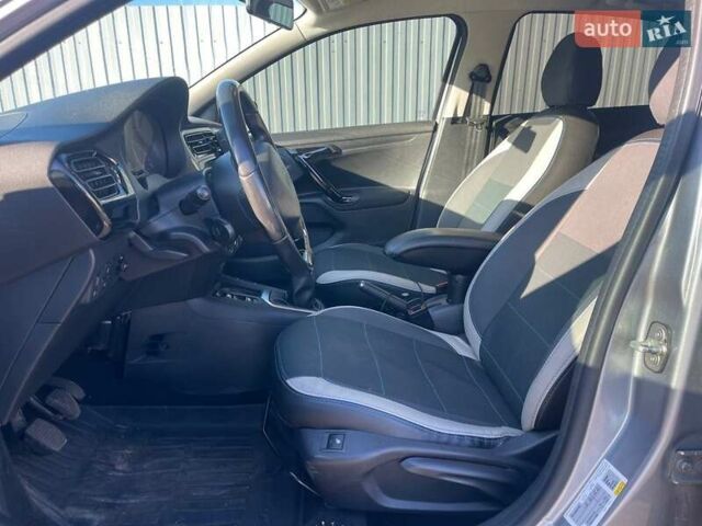 Сірий Пежо 301, об'ємом двигуна 1.56 л та пробігом 122 тис. км за 9490 $, фото 8 на Automoto.ua