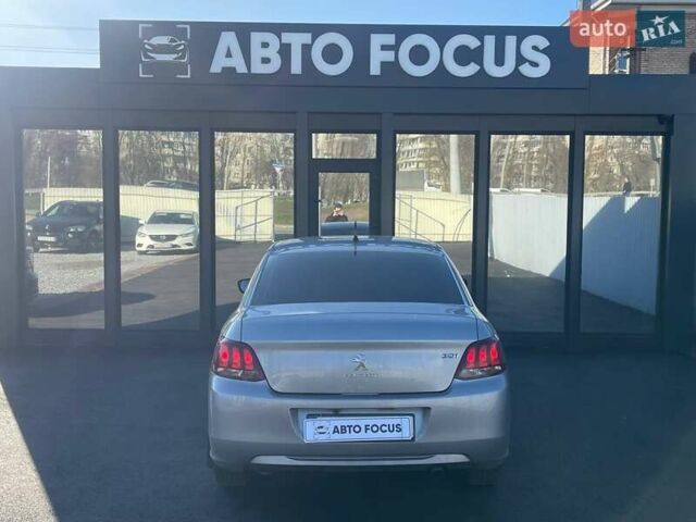 Сірий Пежо 301, об'ємом двигуна 1.56 л та пробігом 122 тис. км за 9490 $, фото 6 на Automoto.ua