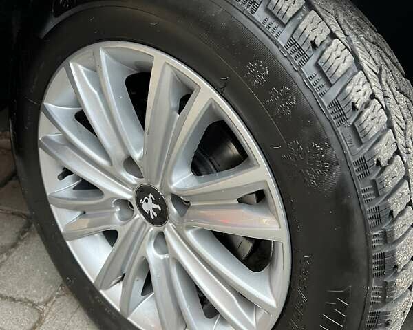 Сірий Пежо 301, об'ємом двигуна 1.59 л та пробігом 54 тис. км за 12900 $, фото 7 на Automoto.ua