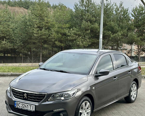 Серый Пежо 301, объемом двигателя 1.59 л и пробегом 66 тыс. км за 13000 $, фото 1 на Automoto.ua