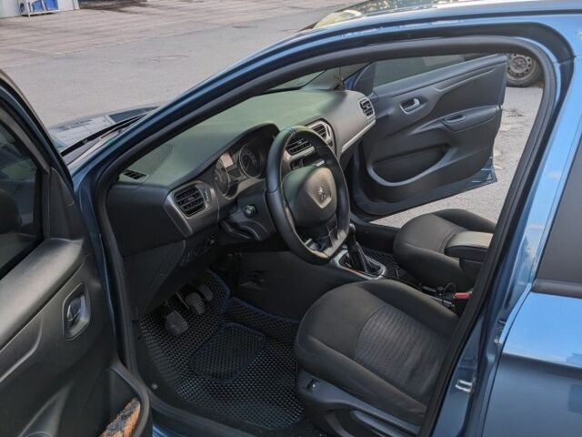 Синий Пежо 301, объемом двигателя 1.6 л и пробегом 156 тыс. км за 6000 $, фото 5 на Automoto.ua