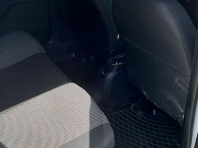 Білий Пежо 304, об'ємом двигуна 1.2 л та пробігом 210 тис. км за 4700 $, фото 4 на Automoto.ua