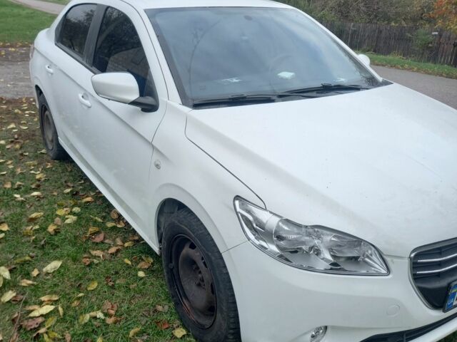 Пежо 304 2016 у Києві на Automoto.ua Білий Пежо 304, об'ємом двигуна 1.2 л та пробігом 370 тис. км за 4500 $, фото 1 на Automoto.ua