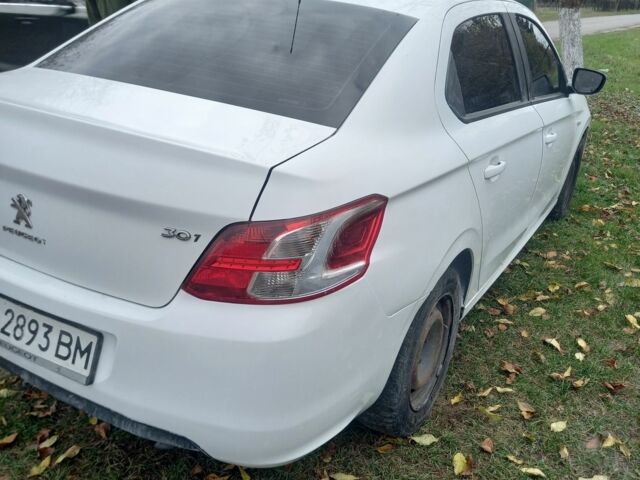 Пежо 304 2016 у Києві на Automoto.ua Білий Пежо 304, об'ємом двигуна 1.2 л та пробігом 370 тис. км за 4500 $, фото 2 на Automoto.ua