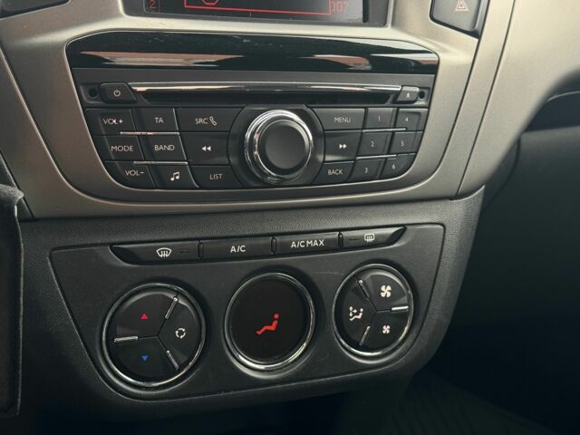 Пежо 304 2018 у Києві на Automoto.ua Білий Пежо 304, об'ємом двигуна 1.2 л та пробігом 170 тис. км за 4700 $, фото 15 на Automoto.ua