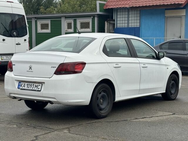 Пежо 304 2018 у Києві на Automoto.ua Білий Пежо 304, об'ємом двигуна 1.2 л та пробігом 170 тис. км за 4700 $, фото 5 на Automoto.ua