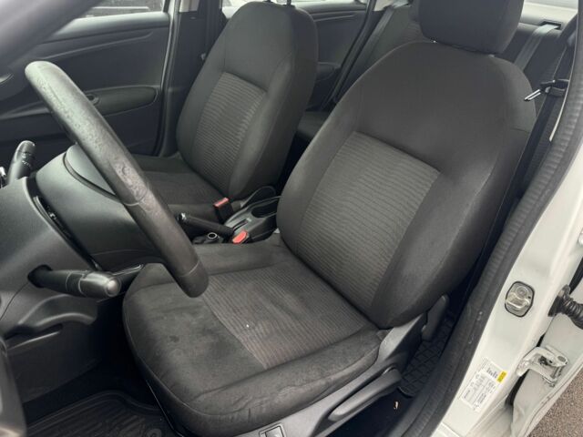 Пежо 304 2018 у Києві на Automoto.ua Білий Пежо 304, об'ємом двигуна 1.2 л та пробігом 170 тис. км за 4700 $, фото 14 на Automoto.ua