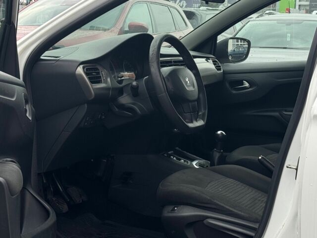 Пежо 304 2018 у Києві на Automoto.ua Білий Пежо 304, об'ємом двигуна 1.2 л та пробігом 170 тис. км за 4700 $, фото 8 на Automoto.ua