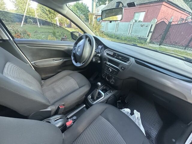 Белый Пежо 304, объемом двигателя 1.6 л и пробегом 60 тыс. км за 8400 $, фото 9 на Automoto.ua