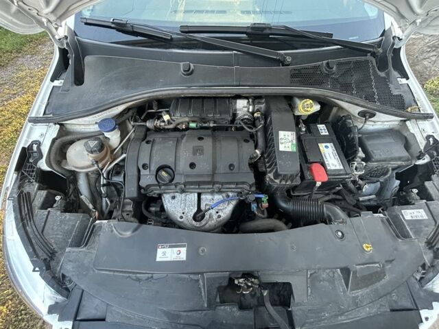 Белый Пежо 304, объемом двигателя 1.6 л и пробегом 60 тыс. км за 8400 $, фото 13 на Automoto.ua