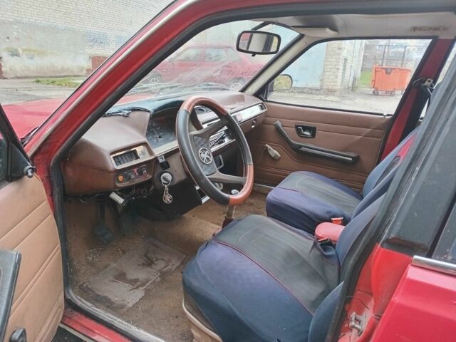 Червоний Пежо 305, об'ємом двигуна 1.6 л та пробігом 55 тис. км за 596 $, фото 4 на Automoto.ua