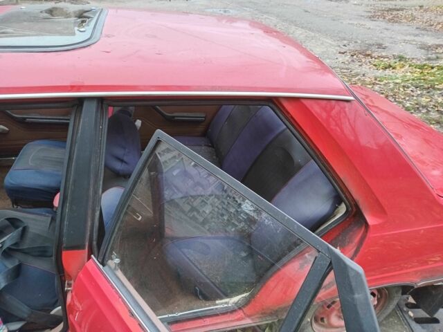 Червоний Пежо 305, об'ємом двигуна 1.6 л та пробігом 55 тис. км за 596 $, фото 3 на Automoto.ua