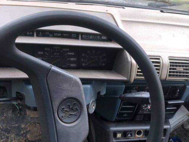 Серый Пежо 305, объемом двигателя 1.6 л и пробегом 1 тыс. км за 204 $, фото 5 на Automoto.ua