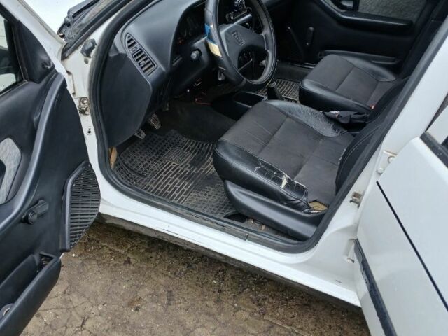 Белый Пежо 306, объемом двигателя 1.4 л и пробегом 364 тыс. км за 1300 $, фото 6 на Automoto.ua