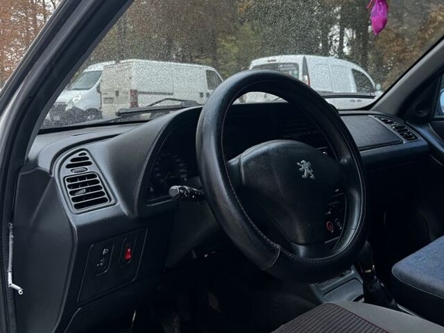 Білий Пежо 306, об'ємом двигуна 1.4 л та пробігом 320 тис. км за 1650 $, фото 6 на Automoto.ua