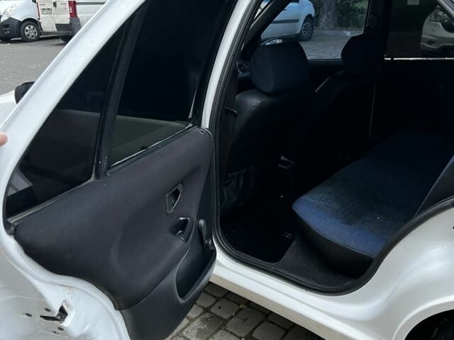 Білий Пежо 306, об'ємом двигуна 1.4 л та пробігом 320 тис. км за 1650 $, фото 13 на Automoto.ua