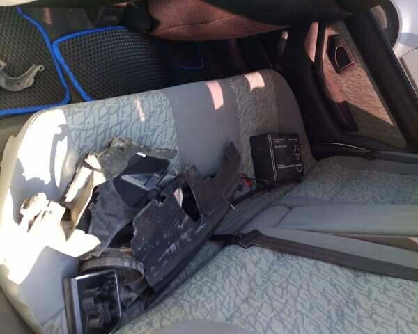 Белый Пежо 306, объемом двигателя 1.4 л и пробегом 300 тыс. км за 800 $, фото 2 на Automoto.ua