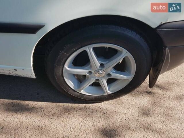 Белый Пежо 306, объемом двигателя 1.9 л и пробегом 418 тыс. км за 2550 $, фото 24 на Automoto.ua