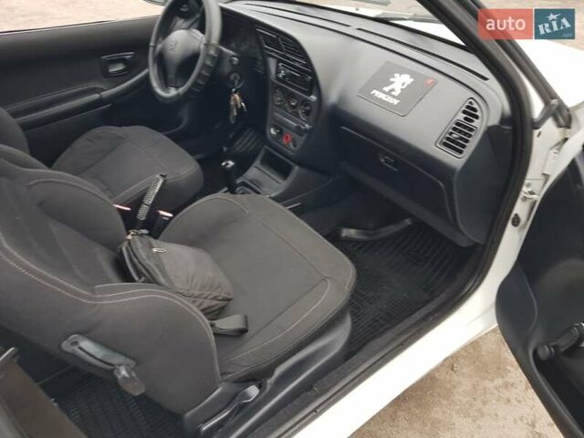 Белый Пежо 306, объемом двигателя 1.9 л и пробегом 418 тыс. км за 2550 $, фото 26 на Automoto.ua
