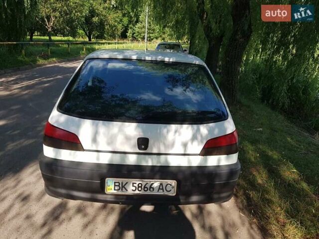 Белый Пежо 306, объемом двигателя 1.9 л и пробегом 418 тыс. км за 2550 $, фото 14 на Automoto.ua