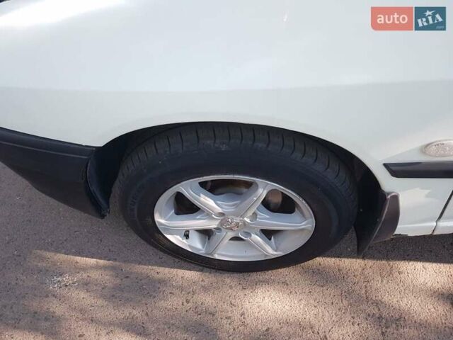 Белый Пежо 306, объемом двигателя 1.9 л и пробегом 418 тыс. км за 2550 $, фото 1 на Automoto.ua