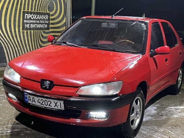 Красный Пежо 306, объемом двигателя 1.4 л и пробегом 358 тыс. км за 1000 $, фото 2 на Automoto.ua