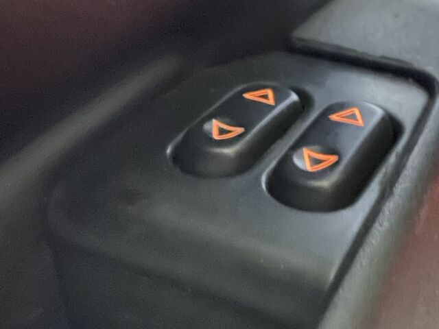 Красный Пежо 306, объемом двигателя 1.4 л и пробегом 358 тыс. км за 1000 $, фото 8 на Automoto.ua