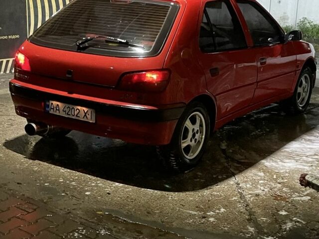 Красный Пежо 306, объемом двигателя 1.4 л и пробегом 358 тыс. км за 1000 $, фото 5 на Automoto.ua