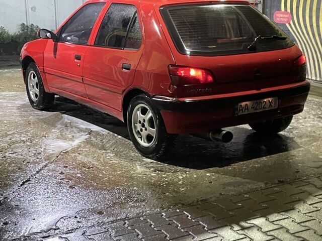 Красный Пежо 306, объемом двигателя 1.4 л и пробегом 358 тыс. км за 1000 $, фото 3 на Automoto.ua