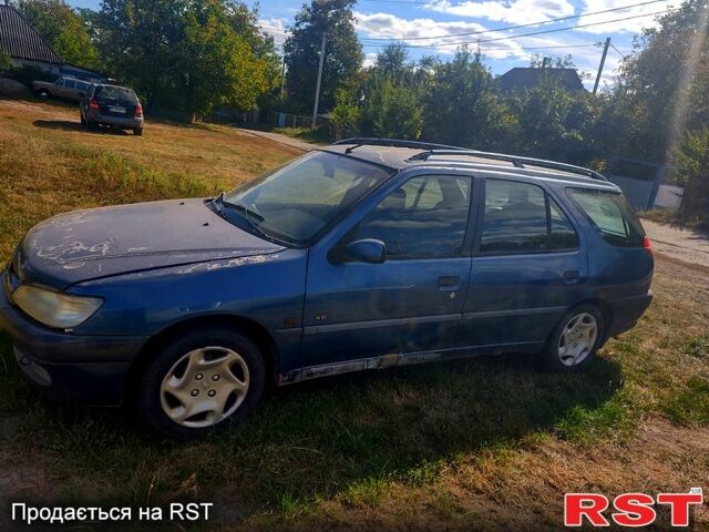 Синий Пежо 306, объемом двигателя 1.6 л и пробегом 200 тыс. км за 1500 $, фото 1 на Automoto.ua