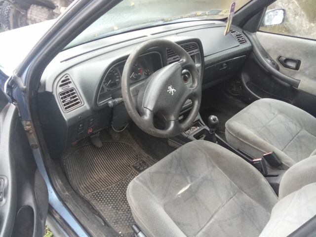 Синий Пежо 306, объемом двигателя 0 л и пробегом 150 тыс. км за 600 $, фото 2 на Automoto.ua