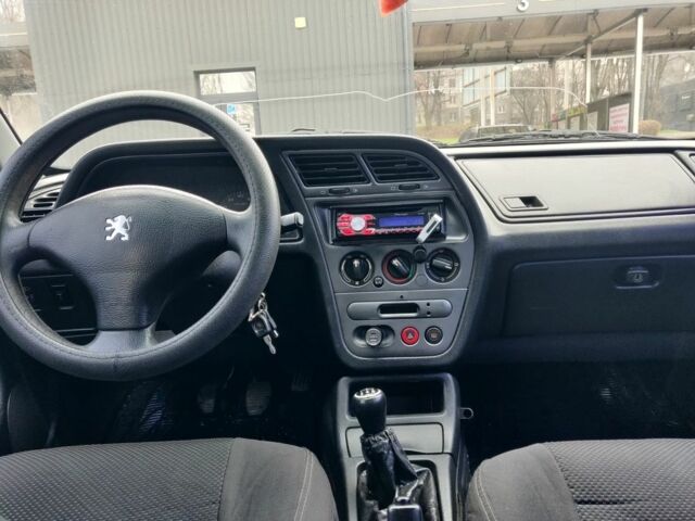 Зеленый Пежо 306, объемом двигателя 1.4 л и пробегом 457 тыс. км за 1700 $, фото 2 на Automoto.ua