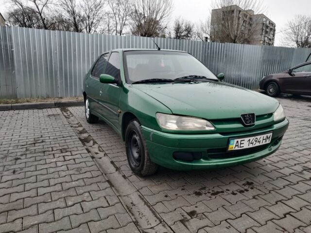 Зеленый Пежо 306, объемом двигателя 1.4 л и пробегом 457 тыс. км за 1700 $, фото 6 на Automoto.ua