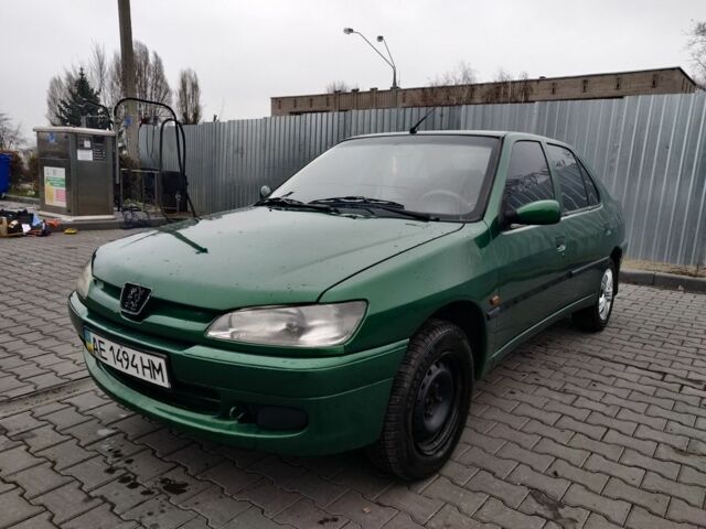 Зеленый Пежо 306, объемом двигателя 1.4 л и пробегом 457 тыс. км за 1700 $, фото 7 на Automoto.ua