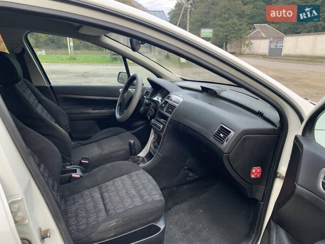 Белый Пежо 307, объемом двигателя 0 л и пробегом 500 тыс. км за 1800 $, фото 5 на Automoto.ua