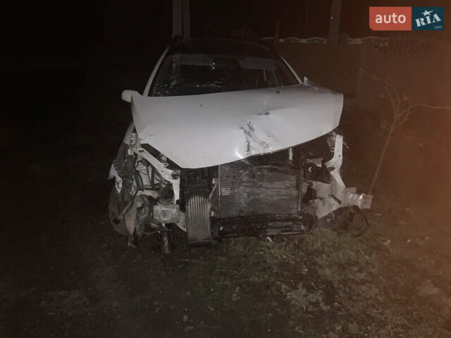 Белый Пежо 307, объемом двигателя 1.6 л и пробегом 308 тыс. км за 1500 $, фото 2 на Automoto.ua