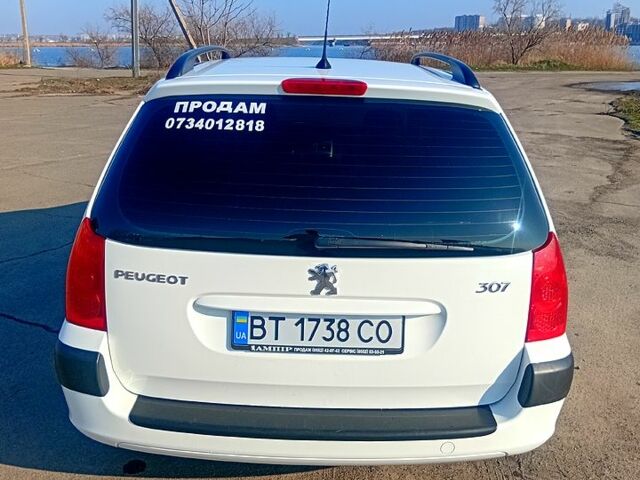 Белый Пежо 307, объемом двигателя 1.4 л и пробегом 166 тыс. км за 4300 $, фото 6 на Automoto.ua