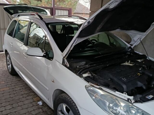 Белый Пежо 307, объемом двигателя 2 л и пробегом 300 тыс. км за 3500 $, фото 10 на Automoto.ua