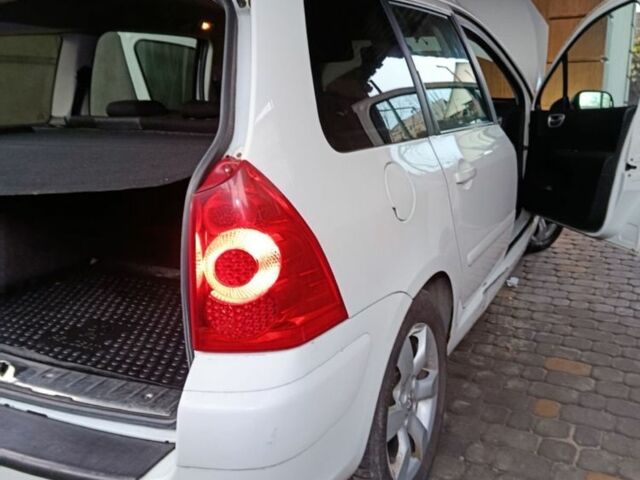 Белый Пежо 307, объемом двигателя 2 л и пробегом 300 тыс. км за 3500 $, фото 6 на Automoto.ua