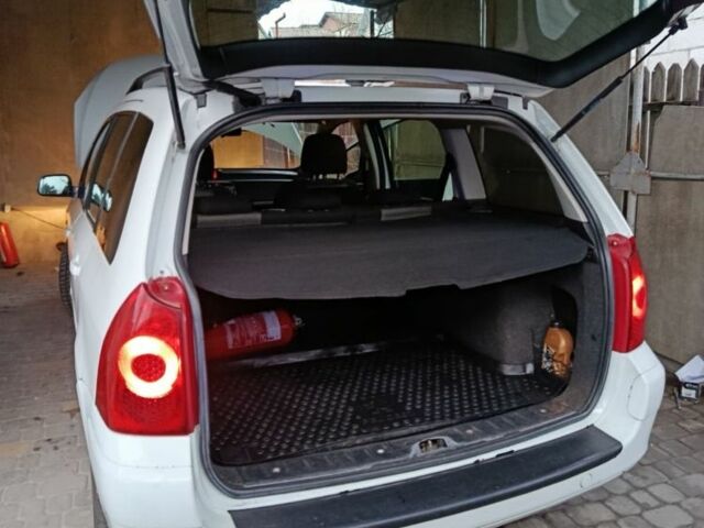 Белый Пежо 307, объемом двигателя 2 л и пробегом 300 тыс. км за 3500 $, фото 5 на Automoto.ua