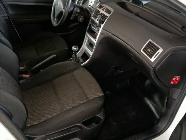 Белый Пежо 307, объемом двигателя 2 л и пробегом 300 тыс. км за 3500 $, фото 12 на Automoto.ua