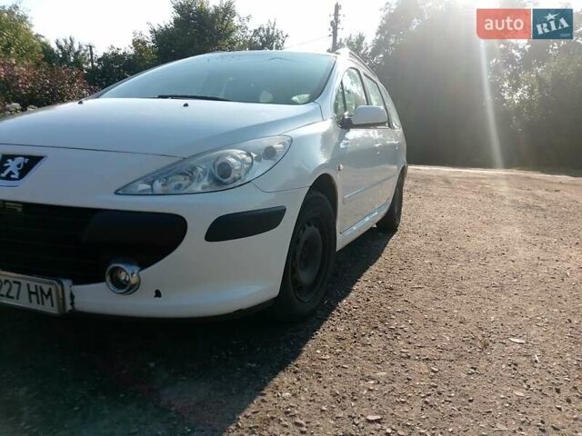 Білий Пежо 307, об'ємом двигуна 1.4 л та пробігом 273 тис. км за 4200 $, фото 6 на Automoto.ua
