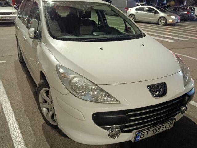 Белый Пежо 307, объемом двигателя 2 л и пробегом 300 тыс. км за 3500 $, фото 2 на Automoto.ua