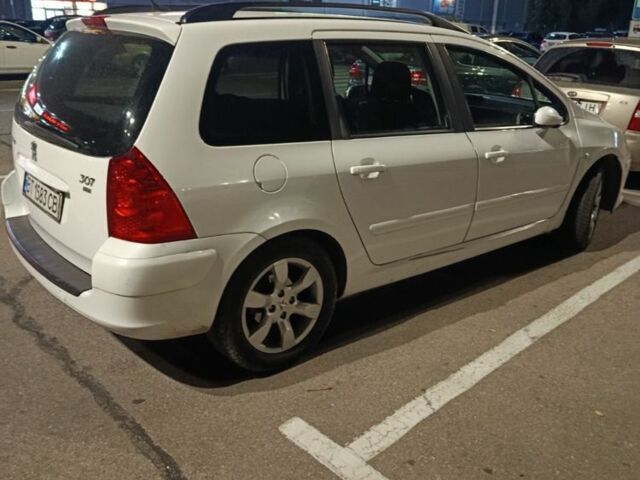 Белый Пежо 307, объемом двигателя 2 л и пробегом 300 тыс. км за 3500 $, фото 1 на Automoto.ua