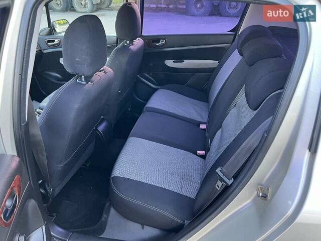 Бежевый Пежо 307, объемом двигателя 2 л и пробегом 210 тыс. км за 3900 $, фото 4 на Automoto.ua