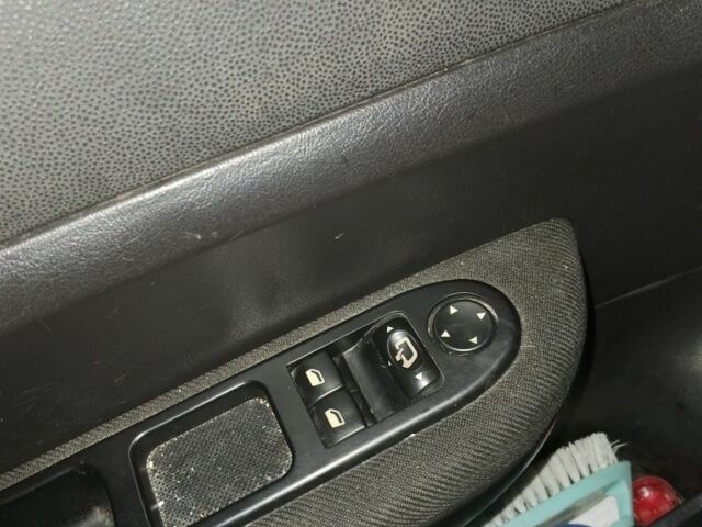 Бежевий Пежо 307, об'ємом двигуна 2 л та пробігом 370 тис. км за 2000 $, фото 2 на Automoto.ua