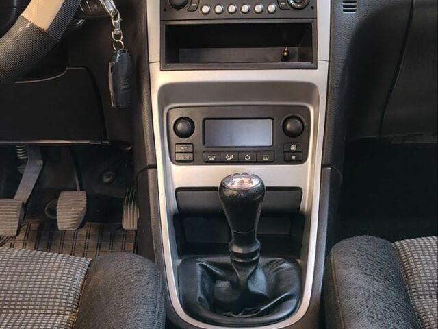 Бежевый Пежо 307, объемом двигателя 1.6 л и пробегом 280 тыс. км за 3750 $, фото 9 на Automoto.ua