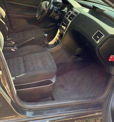 Черный Пежо 307, объемом двигателя 2 л и пробегом 205 тыс. км за 3900 $, фото 4 на Automoto.ua