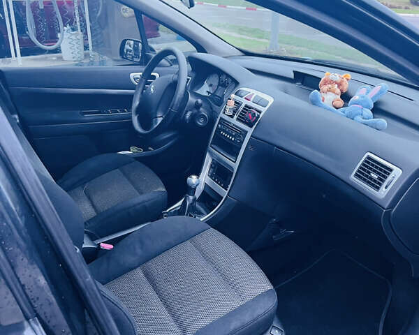 Черный Пежо 307, объемом двигателя 2 л и пробегом 219 тыс. км за 3600 $, фото 16 на Automoto.ua