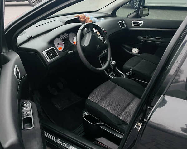 Черный Пежо 307, объемом двигателя 2 л и пробегом 219 тыс. км за 3600 $, фото 9 на Automoto.ua